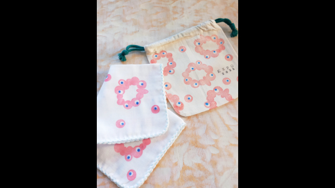 消しゴムハンコでミャクミャク!!巾着とガーゼハンカチ作り | みんまち 